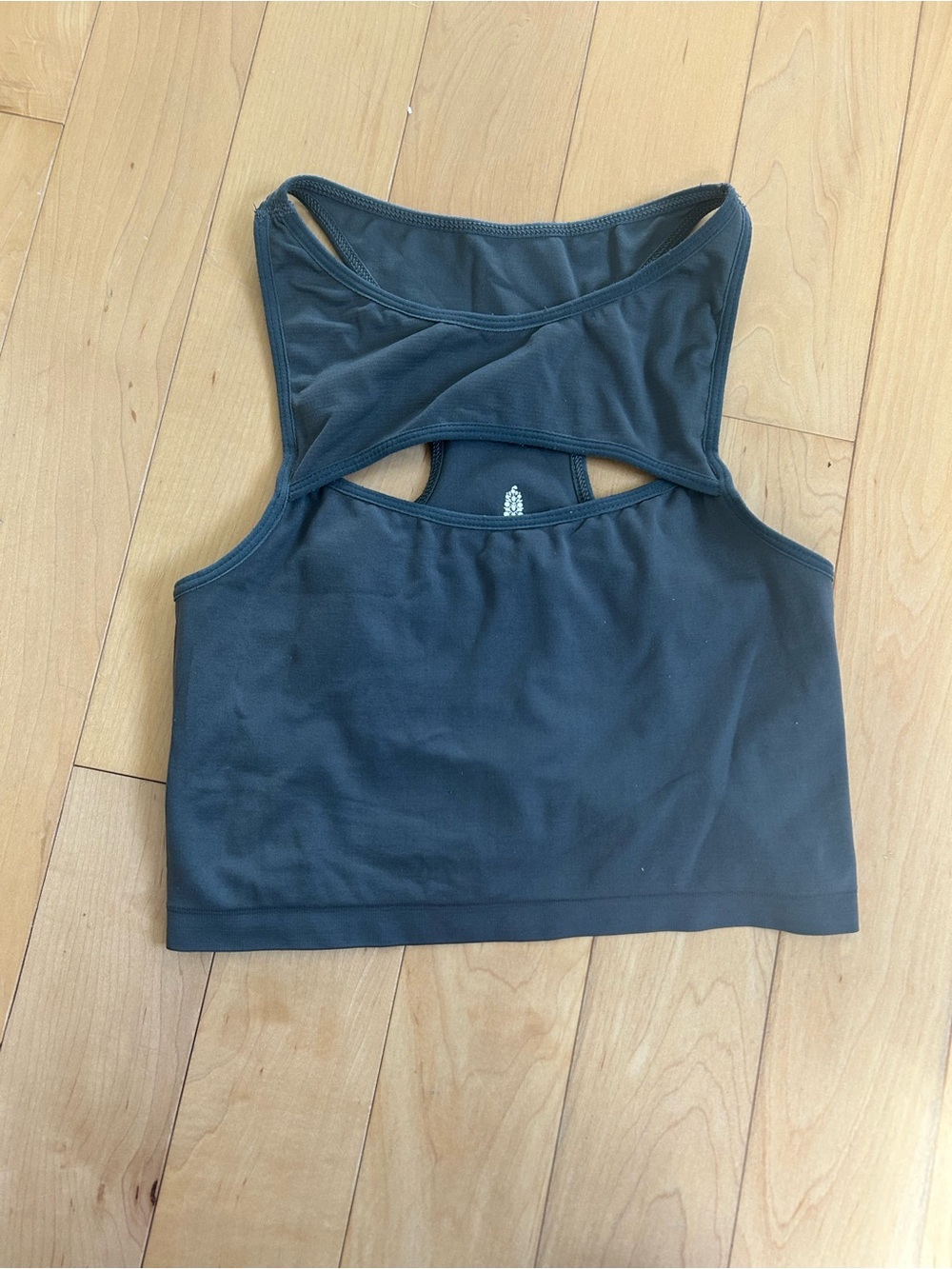 Free People movement workout crop top with cutout details - Picture 6 of 8